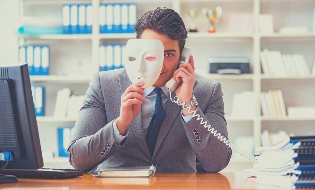 7 Weird things covert narcissists do at work